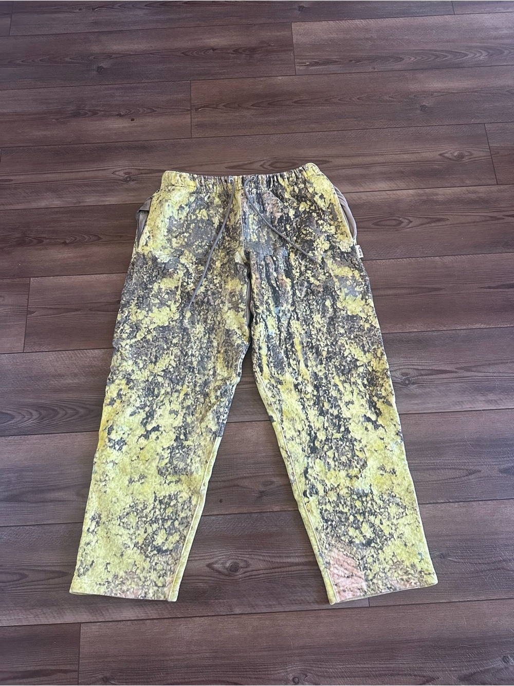 Advisory Board Crystals ABC Rare Fungi “Mushroom Camo” Mens Sweatpants Sz XL